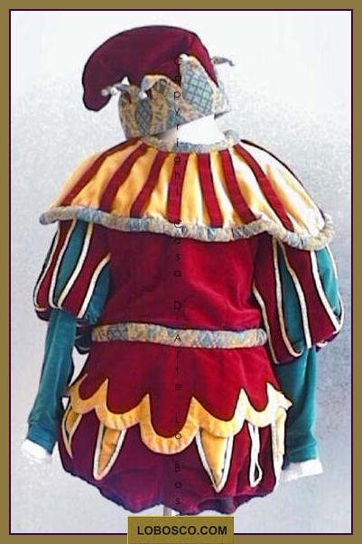 lobosco.com_00000252_1500_uomo_man_rosso_blu_giallo_red_blue_yellow_costumi_abiti_teatrali_storici_carnevale_spettacolo_costumes_clothing_theatrical_historical_carnival_performance_2033.jpg