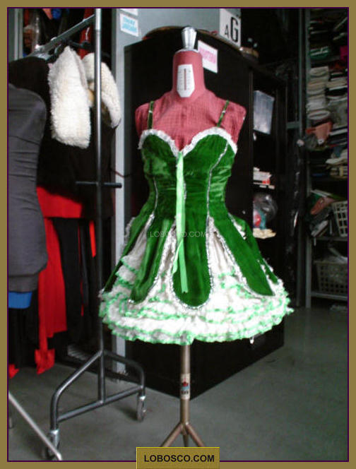 lobosco.com_00003736_abiti_donna_woman_dress_cancan_verde_green_costumi_abiti_teatrali_storici_carnevale_spettacolo_costumes_clothing_theatrical_historical_carnival_performance_mini_cancan.jpg